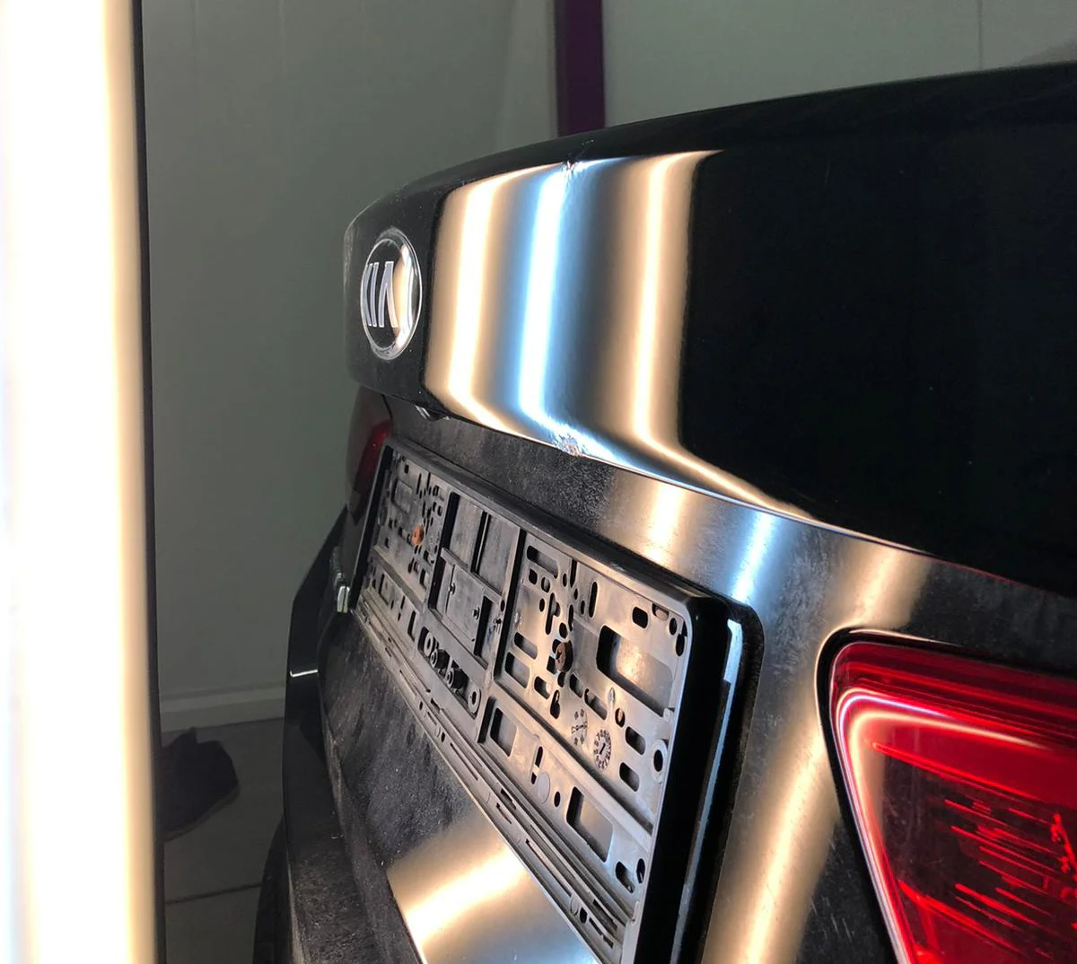 Technician reading a dent under PDR light
